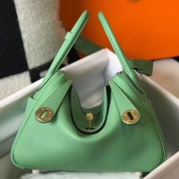 Hermes Lindy 26cm Bag In Vert Criquet Clemence Leather GHW Hermes Lindy 26cm Bag In Vert Criquet Clemence Leather GHW