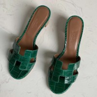 Hermes Oasis Sandals In Green Shiny Niloticus Crocodile Hermes Oasis Sandals In Green Shiny Niloticus Crocodile